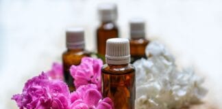 Naturalne kremy z retinolem – które mają bezpieczny skład?