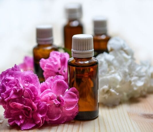 Naturalne kremy z retinolem – które mają bezpieczny skład?